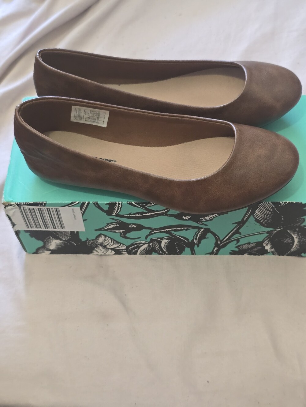 LOWER EAST SIDE Brown Classic Round-Toe Ballet Flats